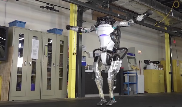 Humanoidný robot Atlas.