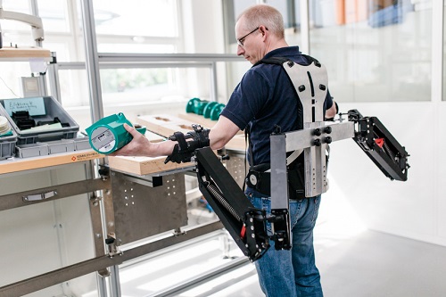 prototyp, priemysel, pomôcka, záťaž, manipulácia, Fraunhofer IAO, Štutgard, montáž, demontáž, modul, podporná konštrukcia, podpora paží, podpora chrbta, podpora nôh, technológie, novinky