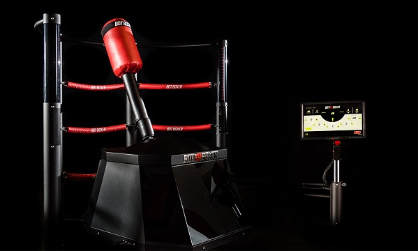 Robotické boxovacie vrece BotBoxer dokáže simulovať sparring partnera.