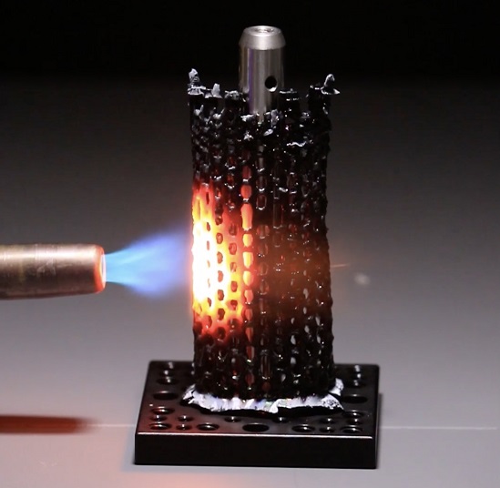 Ukážka tepelne odolného keramického objektu, ktorý bol vytlačený s 3D tlačiarňou HARP.