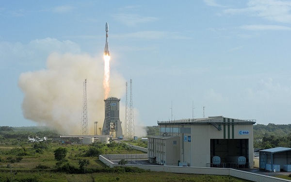 Spoločnosť SES oznámila, že úspešne vypustila svoj prvý hybridný satelit SES-15 na palube rakety Sojuz z Európskeho vesmírneho centra v Kourou vo Francúzskej Guyane 18. mája o 08:54 hod. lokálneho času (o 13:54 hod stredoeurópskeho času).