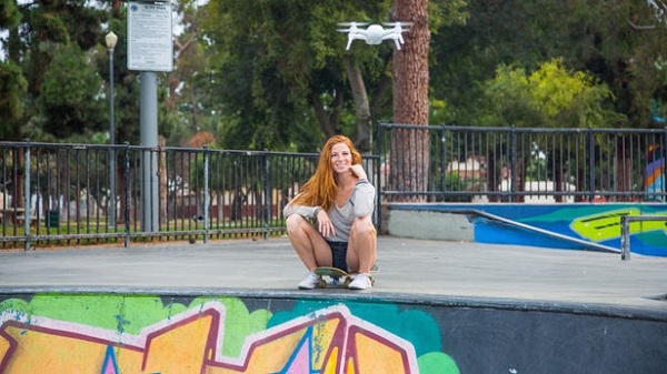 Dron Breeze cieli najmä na fanúšikov leteckých selfie v 4K rozlíšení