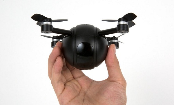 Modulárny dron PITTA môže byť použitý aj ako samostatná akčná kamera či domáca bezpečnostná kamera.