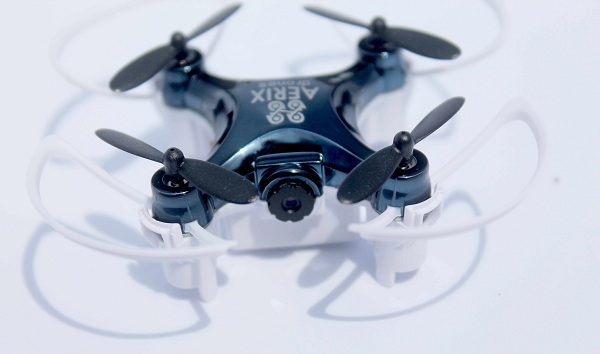 Dron Vidius VR dokáže na jedno nabitie letieť 5 až 7 minút