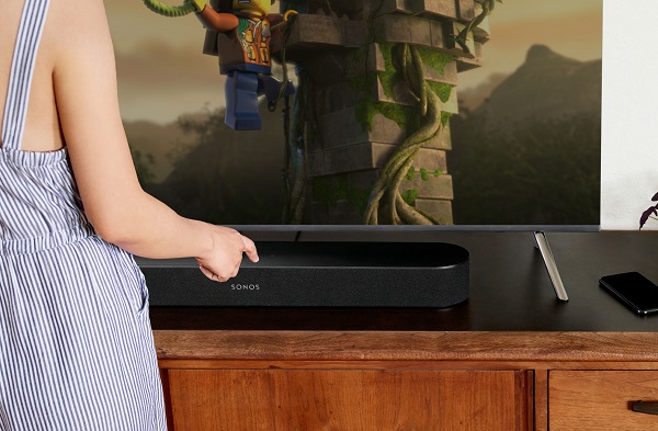 Soundbar Sonos Beam s podporou digitálnej hlasovej asistentky Amazon Alexa.
