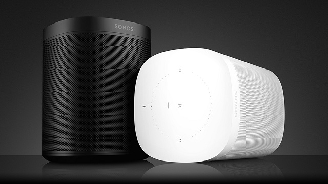 Domáci reproduktor Sonos One s podporu digitálnych asistentov Amazon Alexa a Google Assistant.