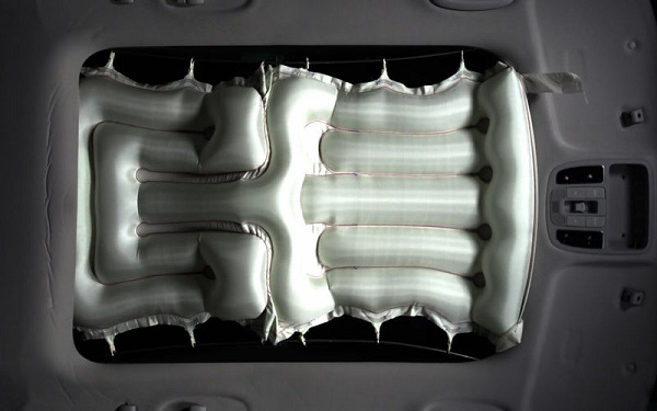 Spoločnosť Hyundai očakáva, že nový systém airbagov pre panoramatické strešné okná by mohol byť k dispozícii začiatkom roka 2019.