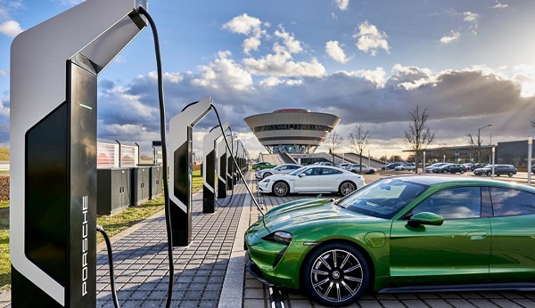 Nový nabíjací park Porsche Turbo Charging.