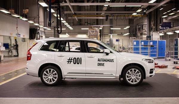 Volvo vybavilo model automobilu XC90 SUV celým radom senzorov, kamier a laserovým snímačom LIDAR a radarom