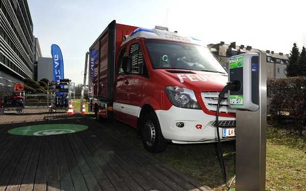 Taktické požiarne vozidlo s elektrickým pohonom sa pripojí k jestvujúcej flotile požiarnych vozidiel v rakúskom meste Linz.