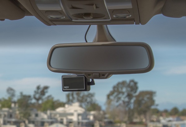 Zariadenie Ridy je navrhnuté tak, aby monitorovalo vodičovu tvár a upozornilo ho, ak deteguje prípadné nebezpečenstvo spôsobené jeho únavou či nepozornosťou.