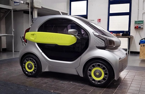 3D tlačený dvojmiestny mestský elektromobil YoYo.