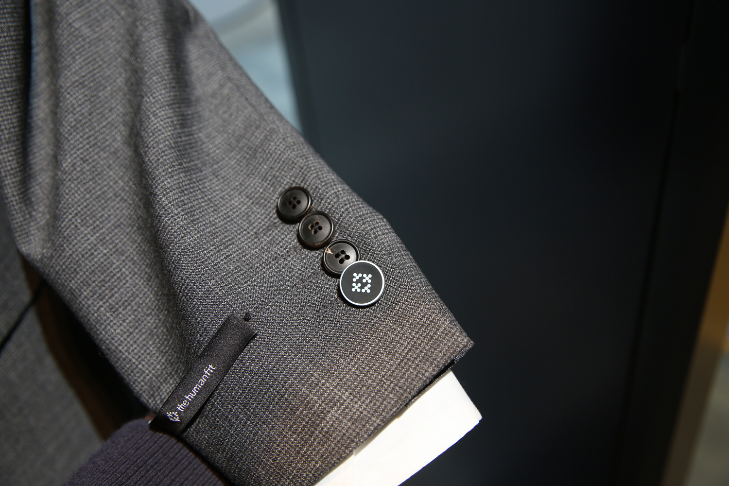 samsung Smart Suit, Oblek, NFC tag