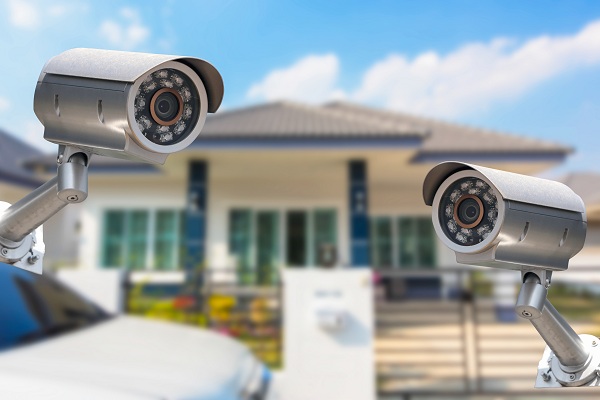 Základom každého zabezpečenia domu pred krádežami sú bezpečnostné kamery.
