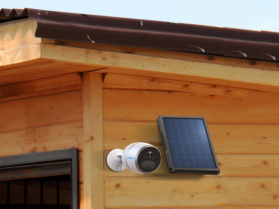 Batéria s kapacitou 7,800 mAh môže byť nabíjaná aj voliteľným solárnym panelom.