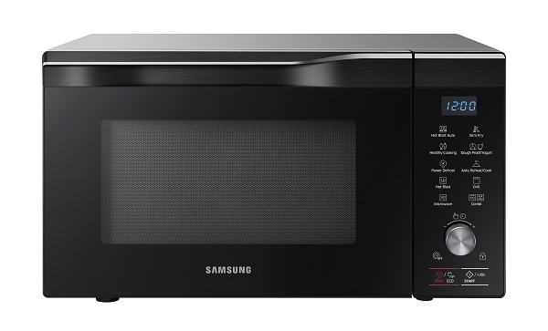 Vďaka moderným technológiám dokáže mikrovlnná rúra Samsung MW7000K ohriať alebo upiecť jedlo tak, aby bolo na povrchu chrumkavé a vo vnútri šťavnaté