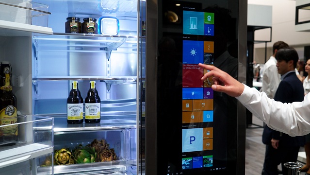 Dotykový panel chladničky LG Smart Instaview môže byť priehľadný alebo môže slúžiť aj ako plnohodnotný tablet s Windows 10
