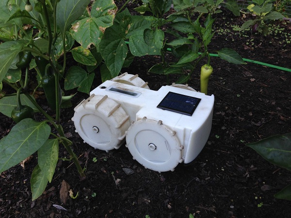 Prvý prototyp záhradného robota Tertill.