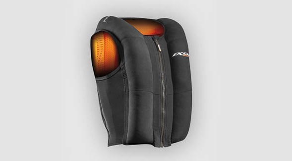 Motocyklistická vesta Ixon má v sebe zabudovaný airbag.