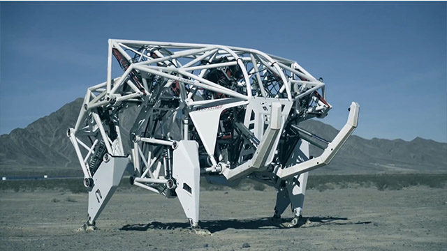 Spoločnosť Furrion vytvorila štvortonový exoskeletonový stroj EXO-Bionics, ktorý je navrhnutý pre preteky exoskeletonov.