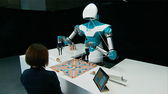Vývojári z ITRI prezentovali schopnosti svojho robotického spoločníka prostredníctvom hry Scrabble.