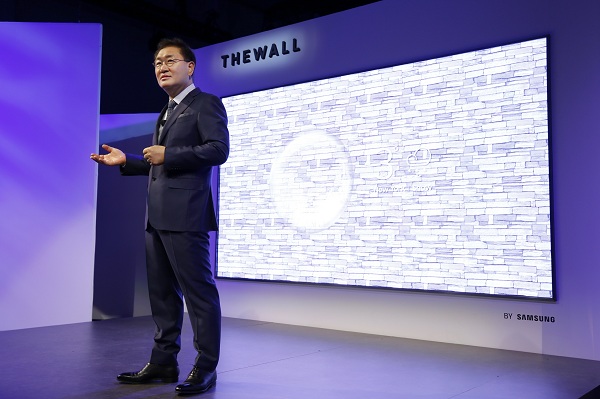 „The Wall“ je prvý modulárny MicroLED televízor s uhlopriečkou 146 palcov na svete