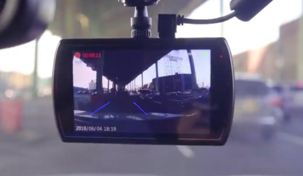 Kamera do auta Car and Driver Road Patrol Dash Cam