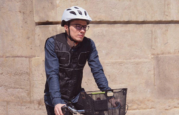 Ochranná cyklistická vesta s airbagom B'Safe.