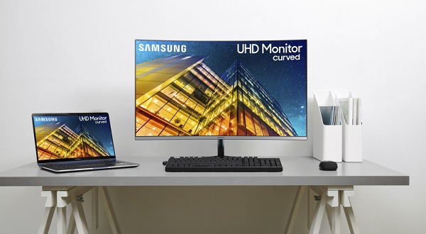 4K zakrivený monitor Samsung UR59C.