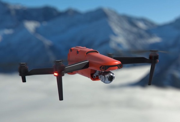 Skladací dron Evo II dokáže snímať zo vzduchu v rozlíšení až 8K