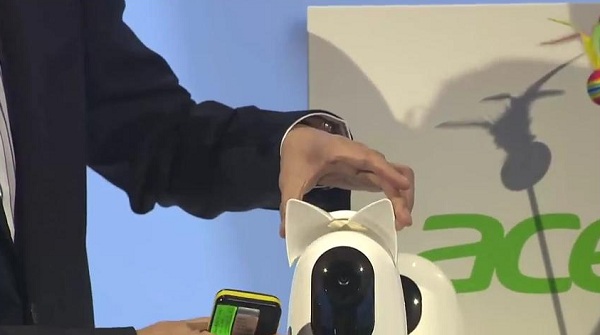 Spoločnosť Acer na výstave IFA 2016 predstavila zariadenie Pawbo+, ktoré slúži ako kamera a kominakčné zariadenie pre udržanie kontaktu majiteľa a jeho domáceho zvieraťa