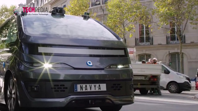 Autonómny taxík Navya Cab má už za sebou testovacie jazdy v uliciach Paríža.