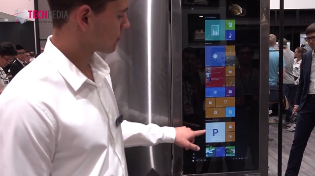 LG predstavil chladničku Smart InstaView s dotykovým displejom, ktorý slúži aj ako plnohodnotný tablet s Windows 10
