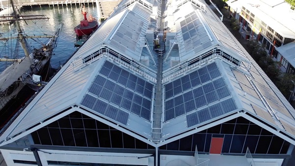 Ľahké a flexibilné solárne panely eArche boli inštalované na streche pamiatkového strediska Wharf 7 patriaceho pod Austrálske národné námorné múzeum.