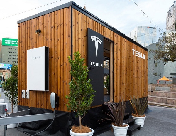 Spoločnosť Tesla sa vybrala so svojim solárne napájaným domčekom Tiny House na turné po Austrálii.