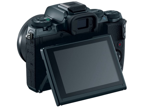 Fotoaparátu Canon EOS M5 na zadnej strane dominuje 3,2 palcový dotykový LCD displej