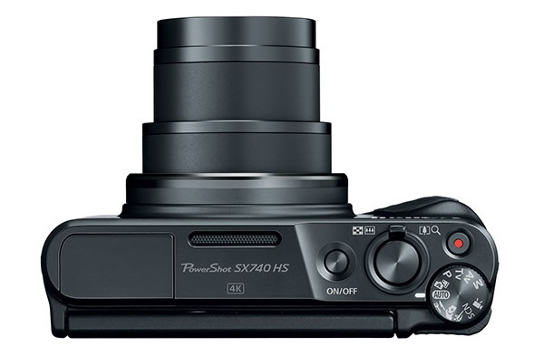 Kompaktný superzoom Canon PowerShot SX740 HS.