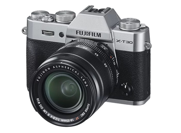 Bezzrkadlový fotoaparát Fujifilm X-T30.