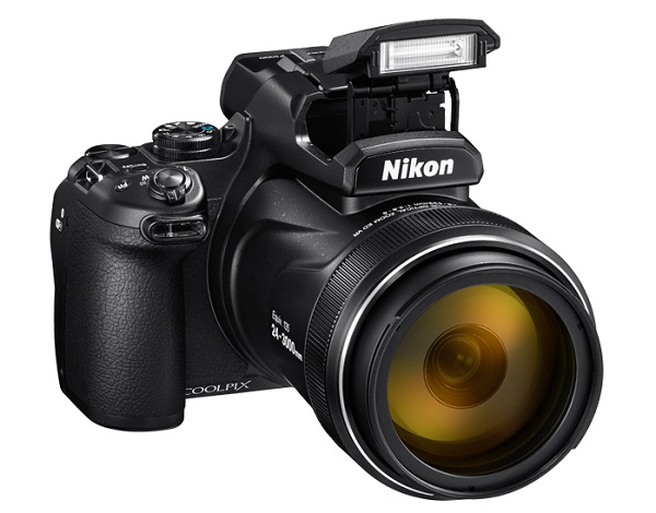 Nový fotoaparát Nikon Coolpix P1000 dostal do výbavy impozantný teleobjektív Nikkor s 24 - 3000 mm ekvivalentným optickým zoomom s clonou F2.8 – 8.