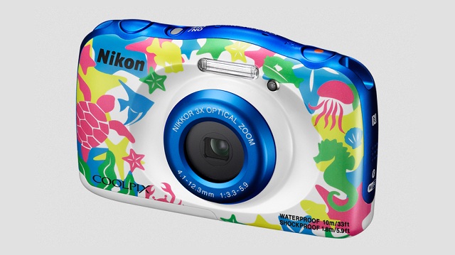 Kompaktný fotoaparát Nikon Coolpix W100 je zameraný na rodinu a najmä na jej detských členov