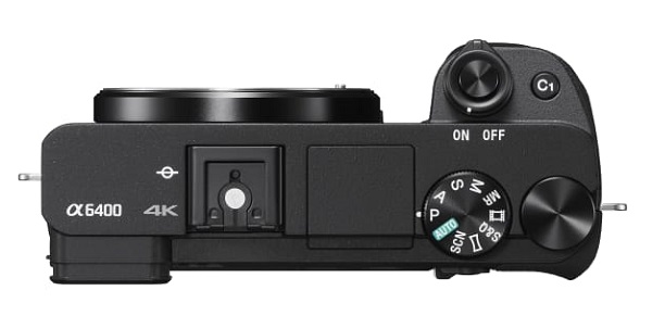 Bezzrkadlový APS-C fotoaparát Sony a6400.