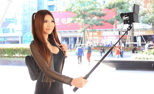 Kompaktná 4K kamera Idolcam s 3 osovou stabilizáciou obrazu sa môže stať ideálnym nástrojom pre video blogerov.