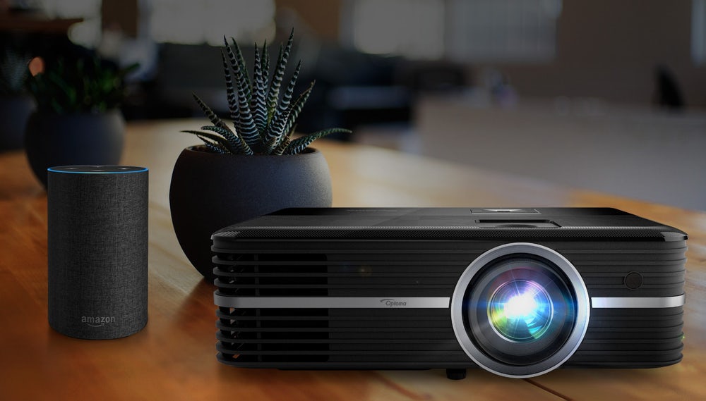 4K projektor Optoma UHD51A je prvým domácim kinom svojho druhu na svete, ktoré prináša nesporné výhody digitálnej asistentky Amazon Alexa.