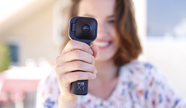 Nová kamera Vuze XR je 360 stupňová kamera, ktorá však umožňuje aj prepnutie do režimu snímania 180 stupňových 3D VR videí.