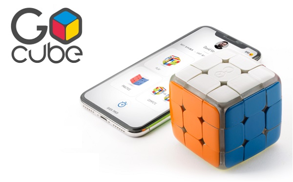 GoCube komunikuje prostredníctvom bezdrôtového pripojenia Bluetooth so sprievodnou mobilnou aplikáciou, v ktorej sa kocka zrkadlí v reálnom čase.