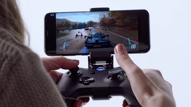 Hry sa budú dať hrať prostredníctvom bezdrôtového ovládača Xbox cez Bluetooth pripojenie alebo dokonca s pomocou integrovaného ovládania priamo na dotykovej obrazovke mobilného zariadenia.