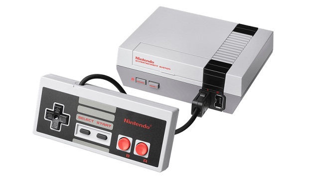 Herná konzola Nintendo NES Classic Edition prichádza v retro dizajne modleu z roku 1985, no samozrejme v kompaktnejšom rozmere