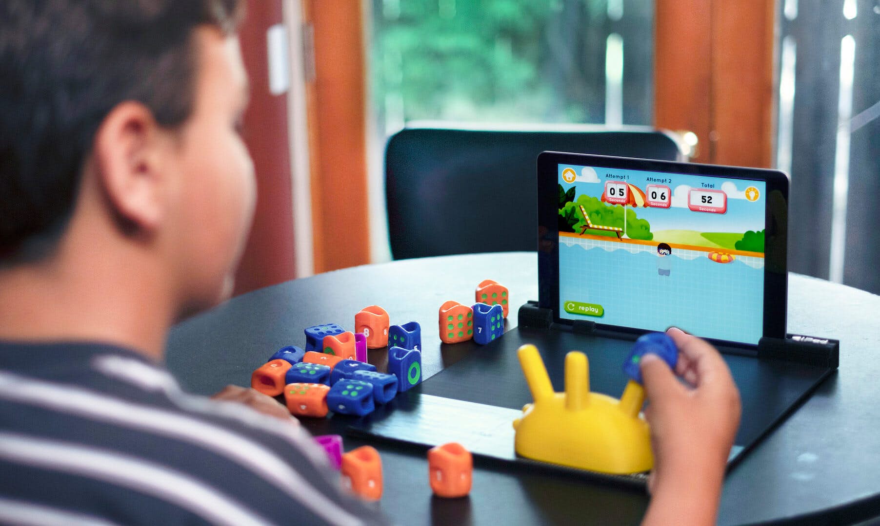 Základom novej hernej platformy Plugo je takzvaný GamePad, čiže dokovacia stanica, do ktorej sa zasunie tablet alebo smartfón a špeciálne herné ovládače.