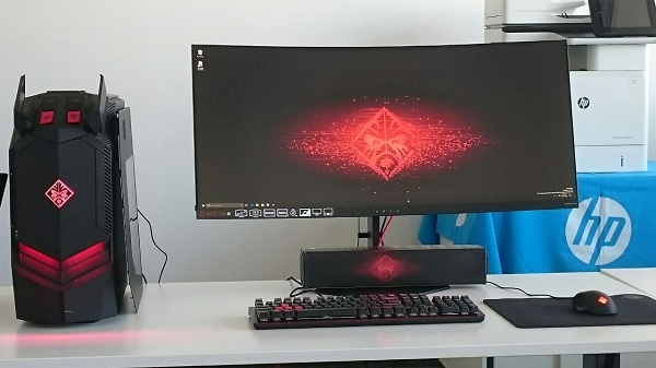 Zakrivený monitor OMEN X 35.