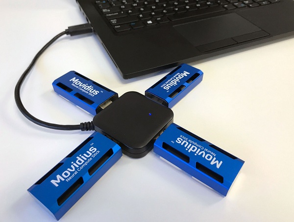 Spoločnosť Intel predstavila svoju technológiu Movidius Neural Compute Stick pre neurónové siete, ktorá je zabudovaná priamo v USB kľúči.